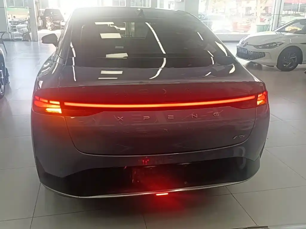 XPeng P5 — миниатюра 6