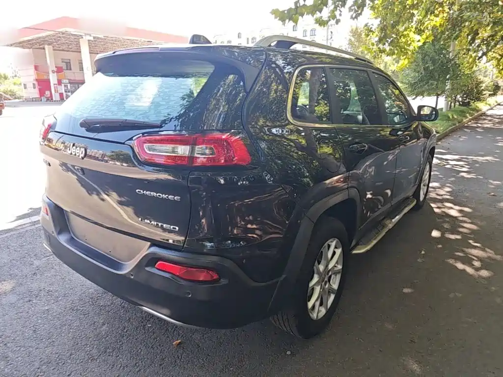 Jeep Cherokee — миниатюра 7