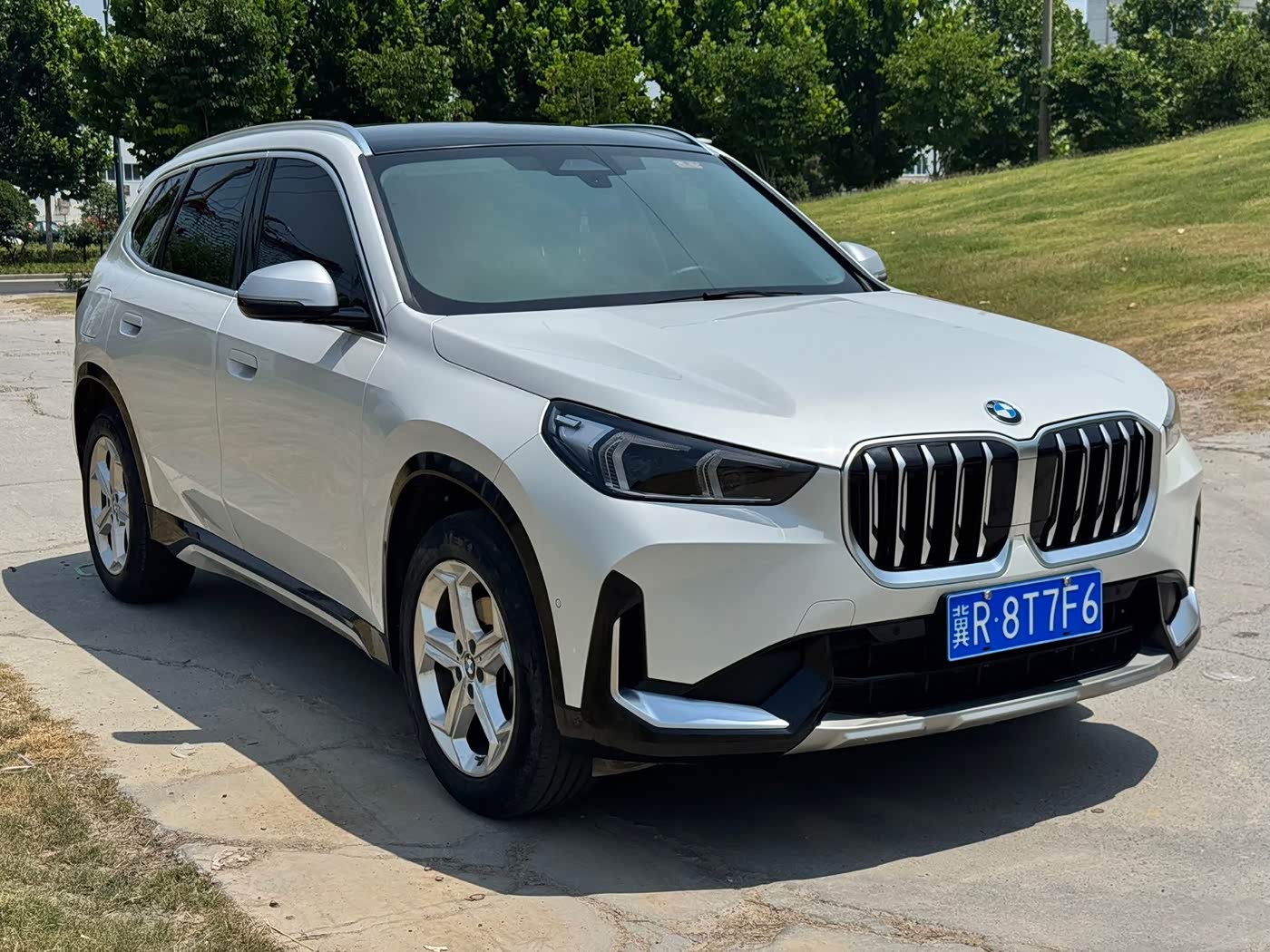 BMW X1 1.5 л 2023 г. Белый, пробег 30000 км