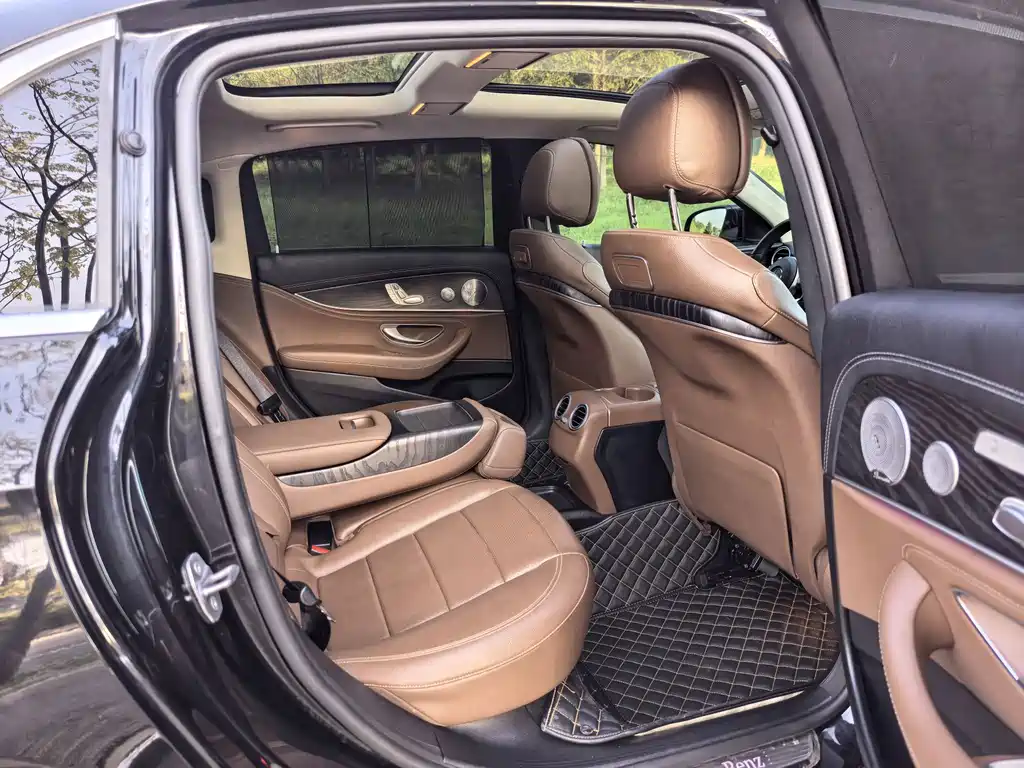 Mercedes-Benz E-Class — миниатюра 10