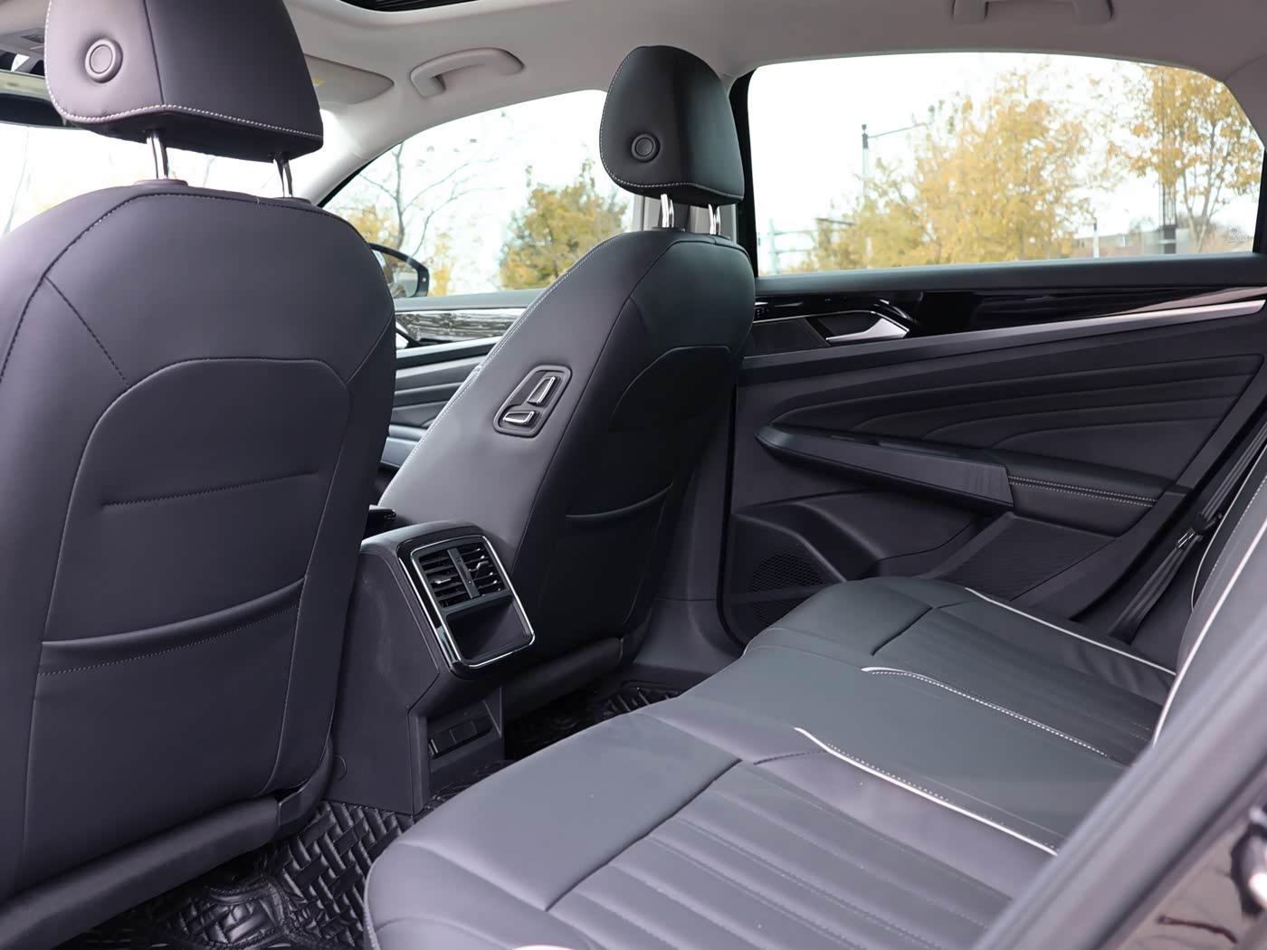 Volkswagen Passat 1.4 л 2022 г. Чёрный, пробег 41000 км