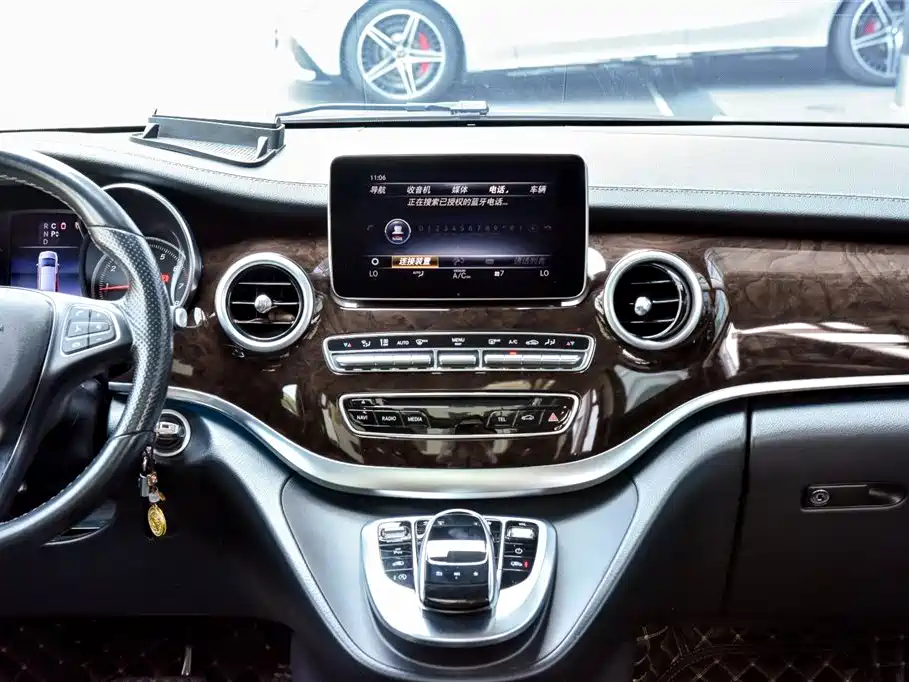 Mercedes-Benz V-Class — миниатюра 25