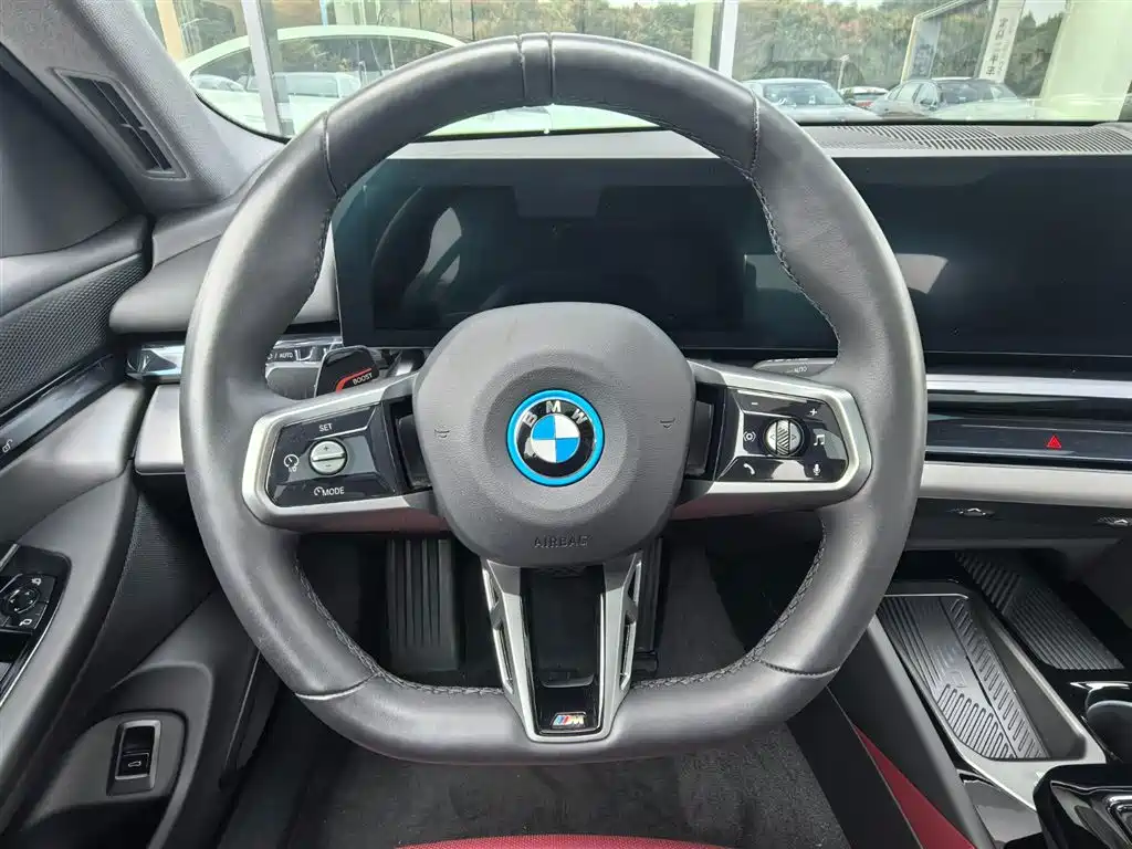 BMW i5 — миниатюра 10