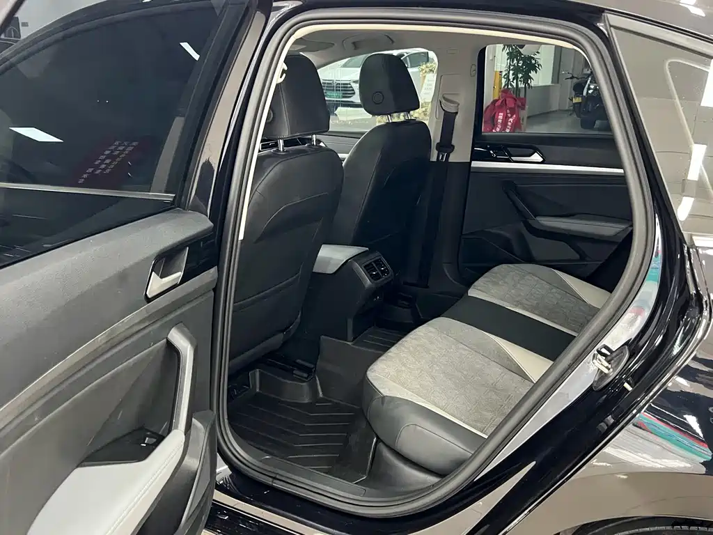 Volkswagen Lavida — миниатюра 8