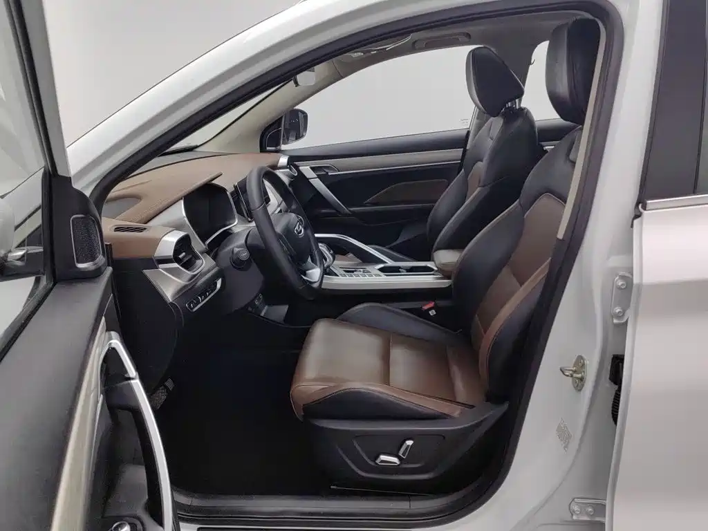 Geely Binyue — миниатюра 10