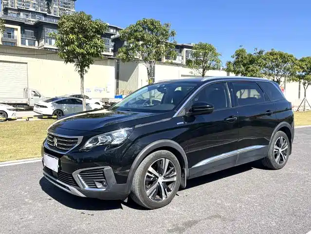 PEUGEOT 5008 2018