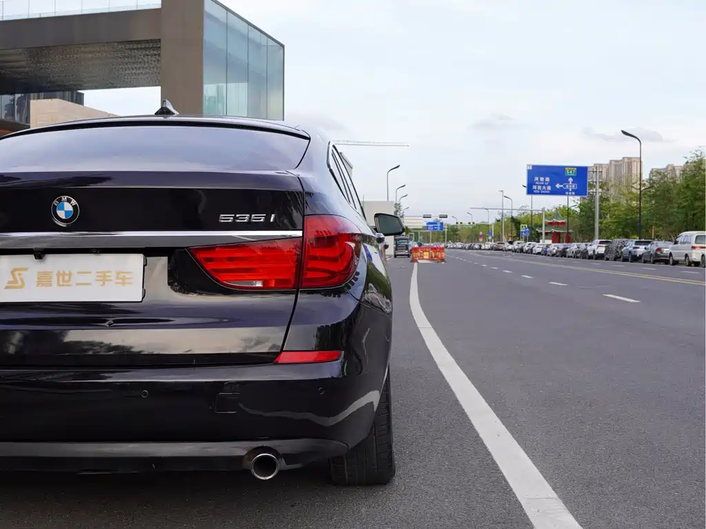 BMW 5 Series GT 535i Leading Type, фото 27
