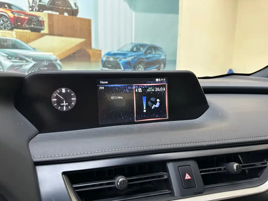 Lexus UX New Energy — миниатюра 9
