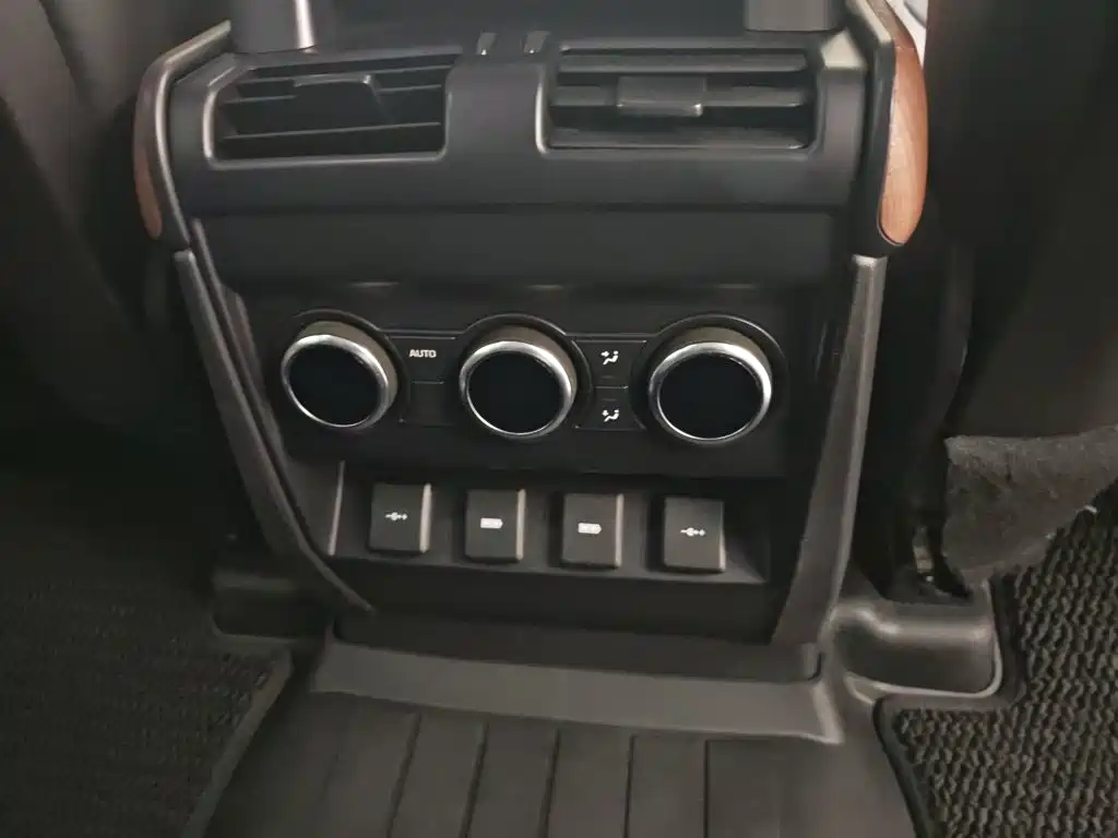 Land Rover Defender — миниатюра 17