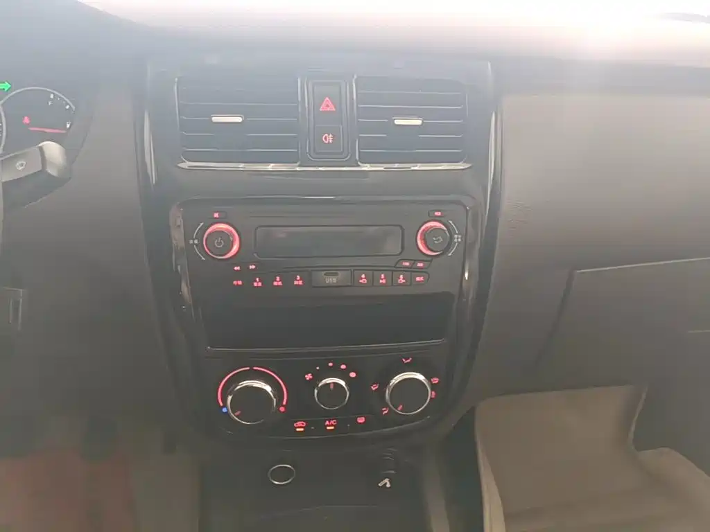 Wuling Rongguang V — миниатюра 13