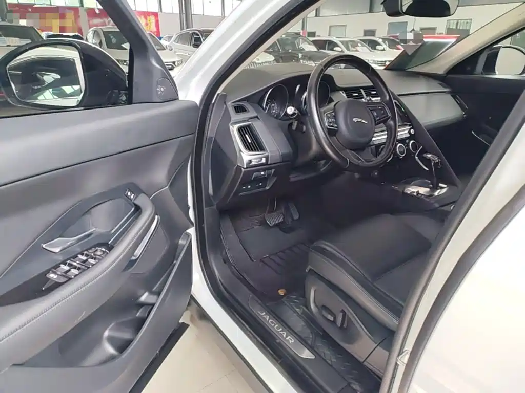 Jaguar E-PACE — миниатюра 16