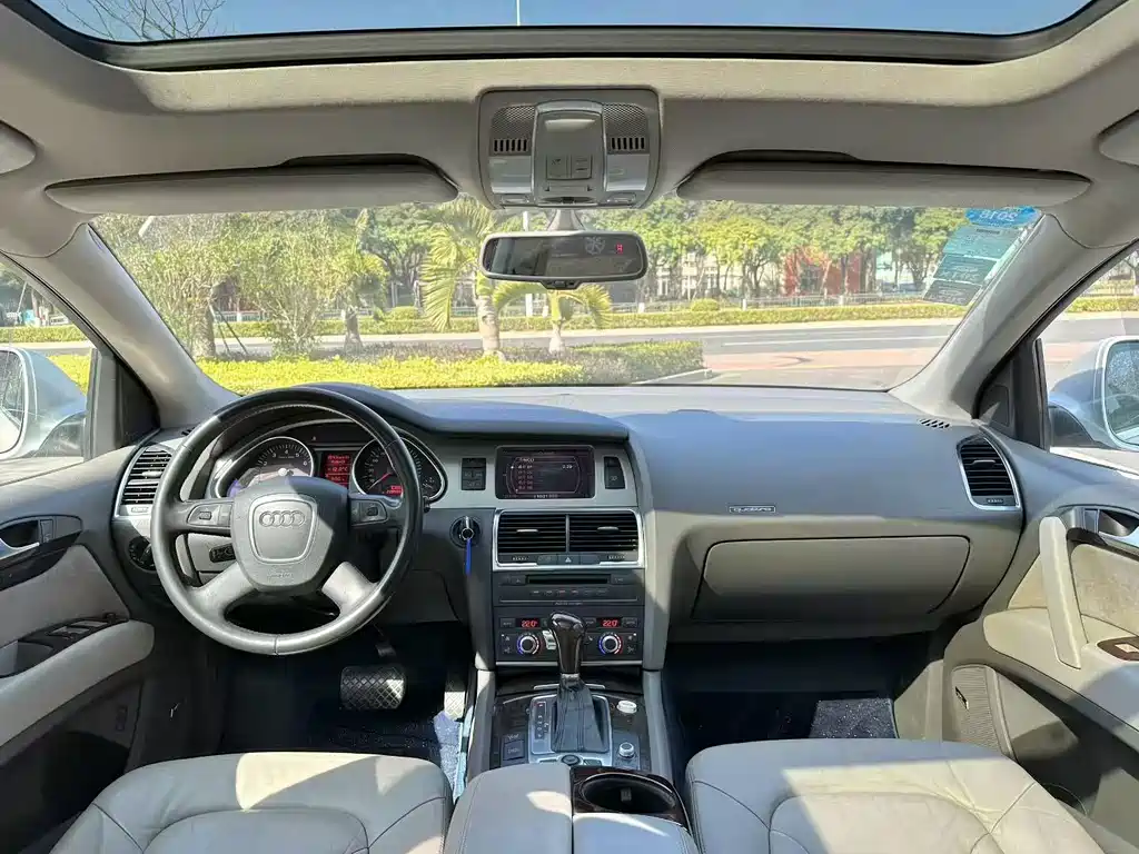 Audi Q7 — миниатюра 5