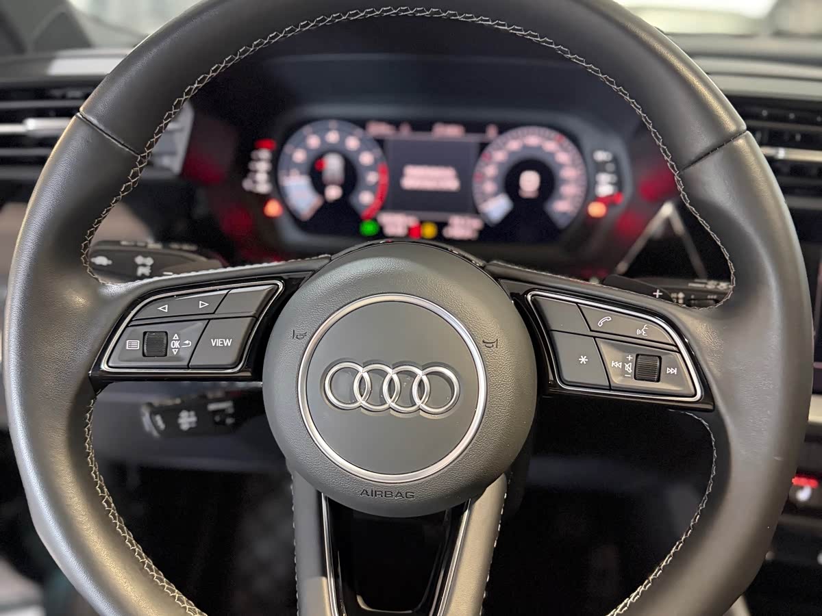 Audi A3 1.4 л 2023 г. Зелёный, пробег 15000 км