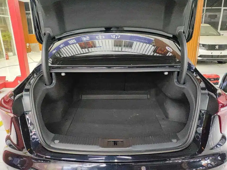 Hongqi Hongqi H5 — миниатюра 7