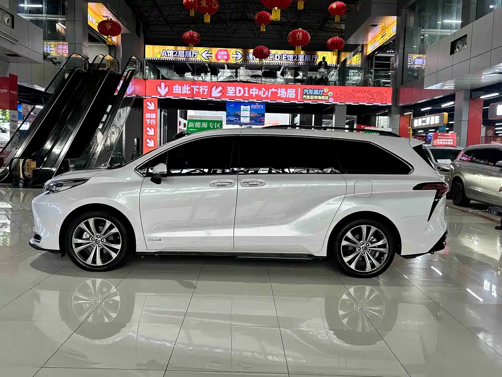 Toyota Sienna — миниатюра 6