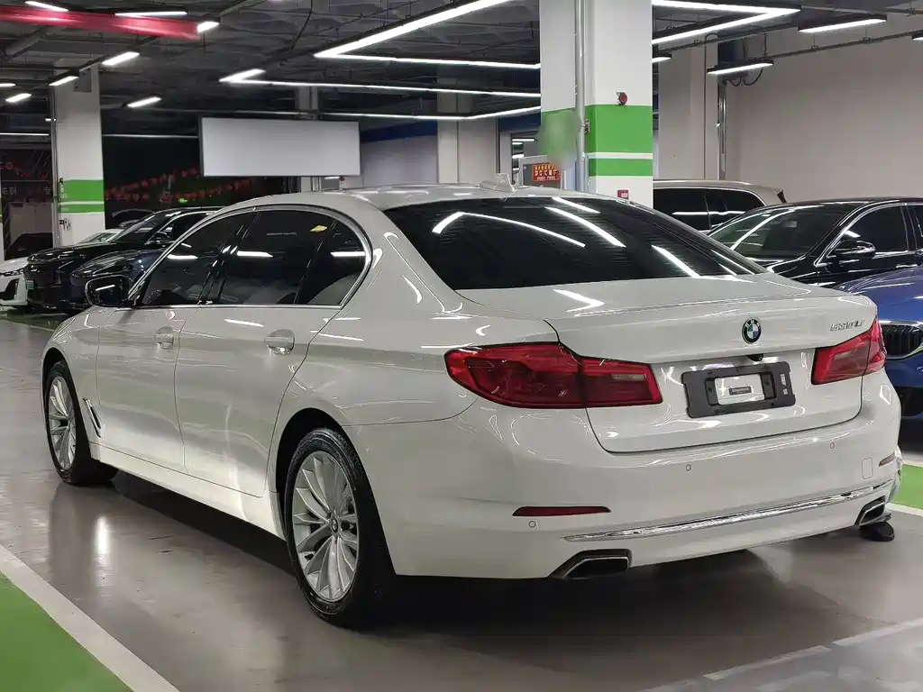 BMW 5 Series — миниатюра 9