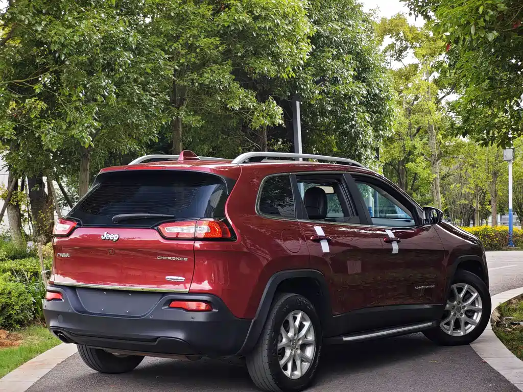 Jeep Cherokee — миниатюра 6