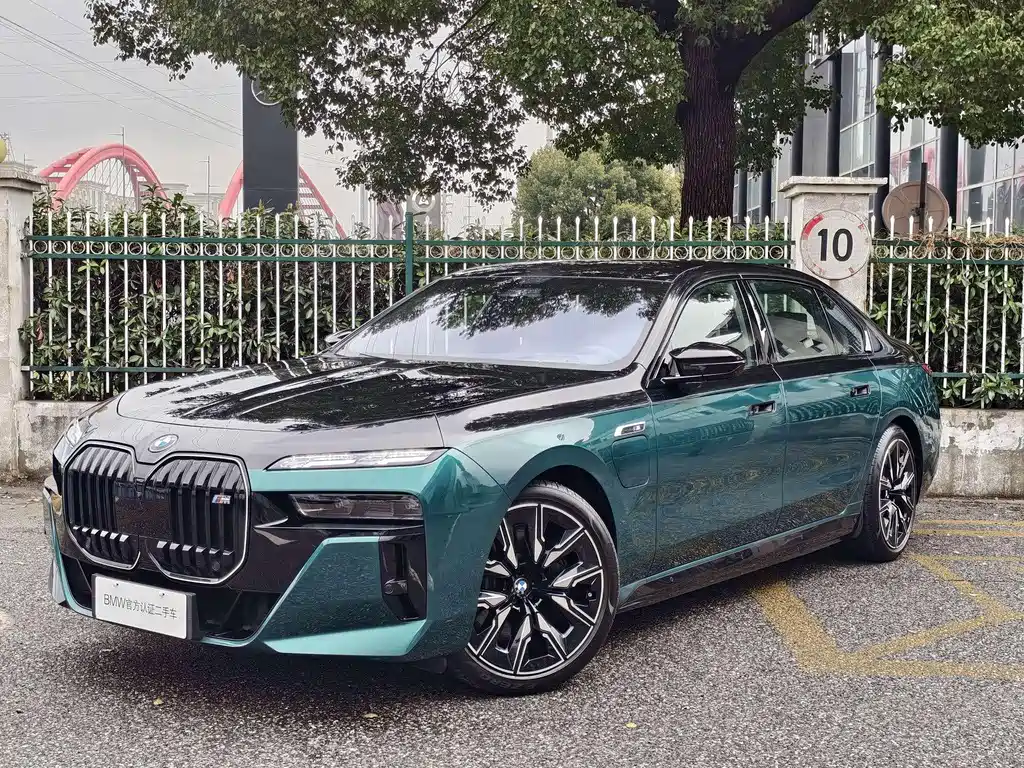 BMW i7 M70L 2024