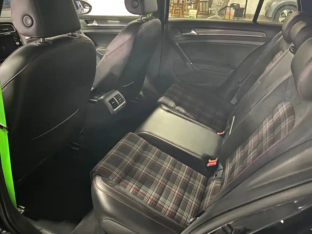 Volkswagen Golf GTI — миниатюра 9