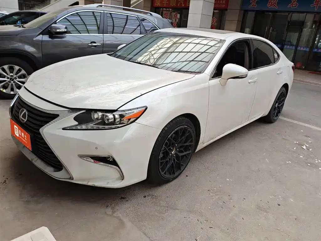 Lexus ES 2018