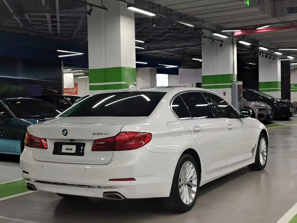 BMW 5 Series — миниатюра 7
