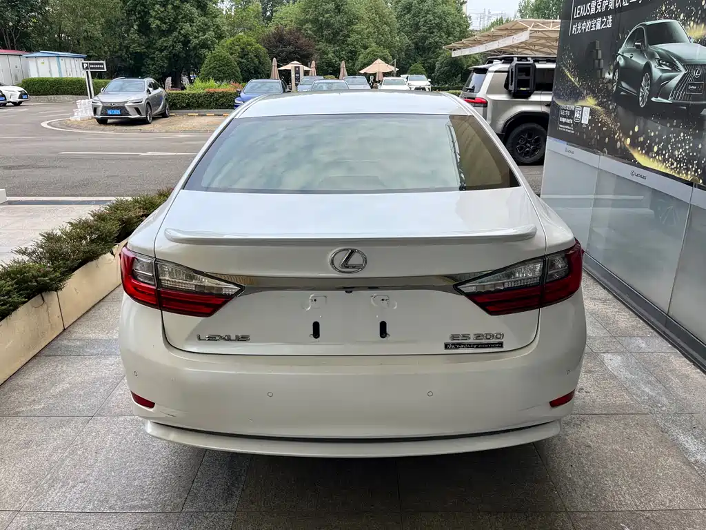 Lexus ES 2016 200 Midnight
