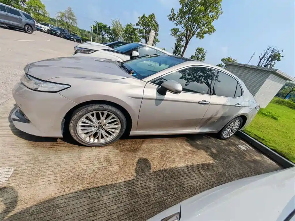 Toyota Camry — миниатюра 3