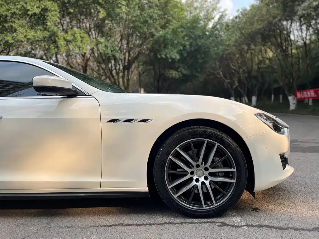 MASERATI GHIBLI