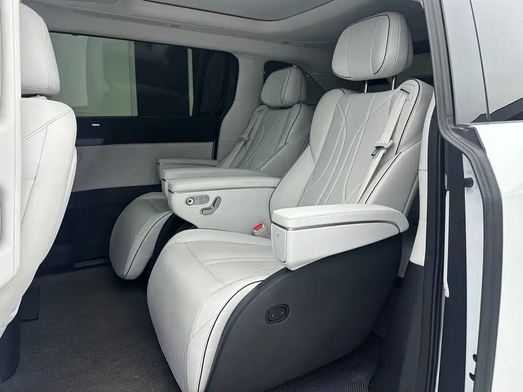 XPeng X9 — миниатюра 5
