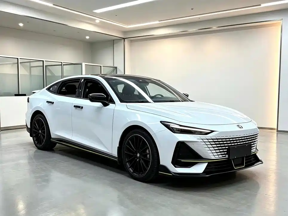 Changan UNI-V — миниатюра 3