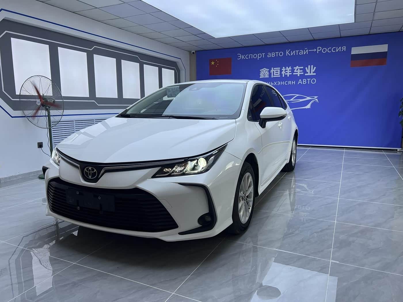 Toyota Corolla 1.2 л 2023 г. Белый, пробег 42000 км