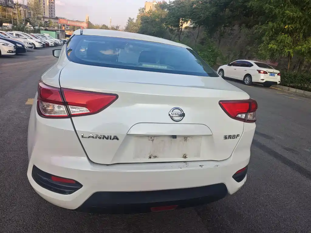 Nissan Bluebird — миниатюра 7