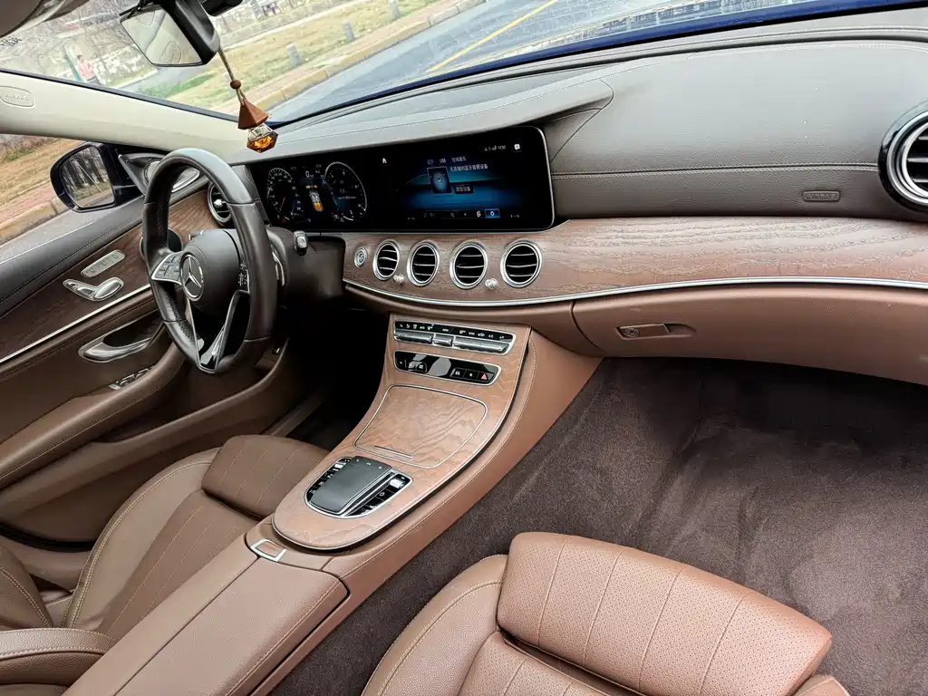 Mercedes-Benz E-Class — миниатюра 6