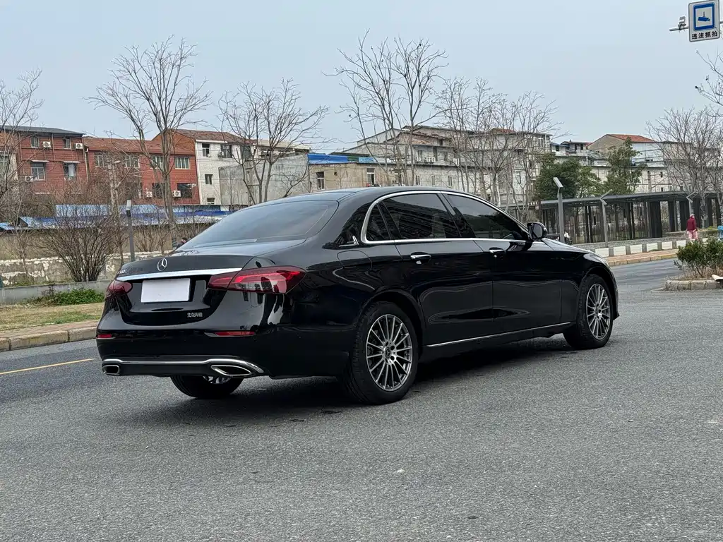 Mercedes-Benz E-Class — миниатюра 12