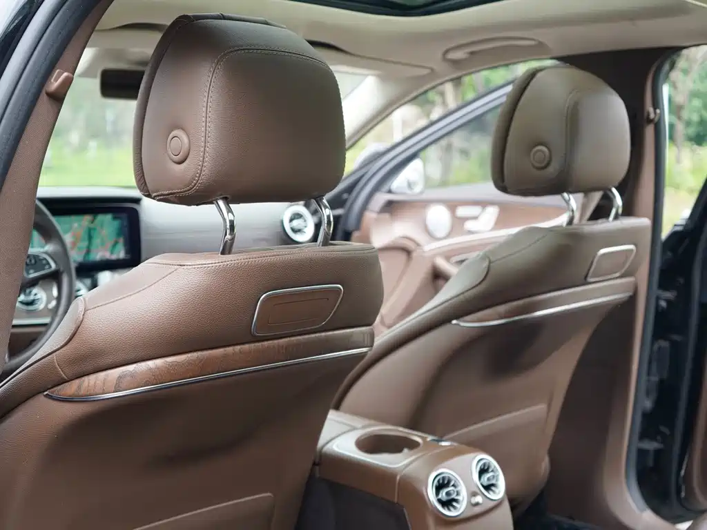 Mercedes-Benz E-Class — миниатюра 12