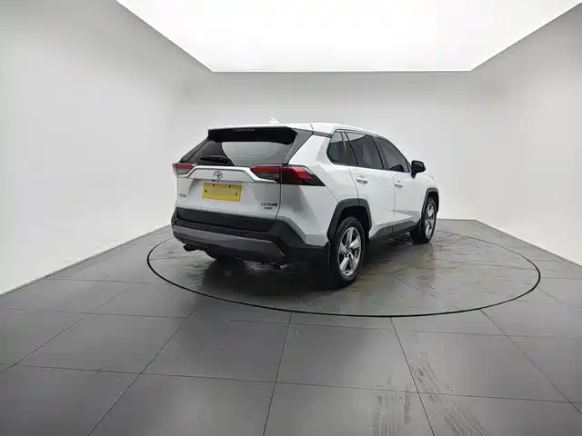Toyota RAV4 — миниатюра 7