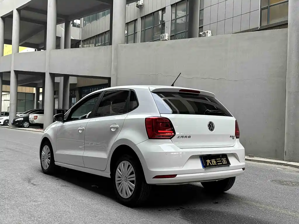 VOLKSWAGEN POLO