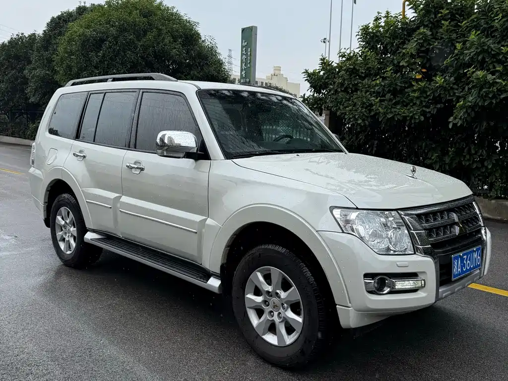 Mitsubishi Pajero (Import) — миниатюра 2
