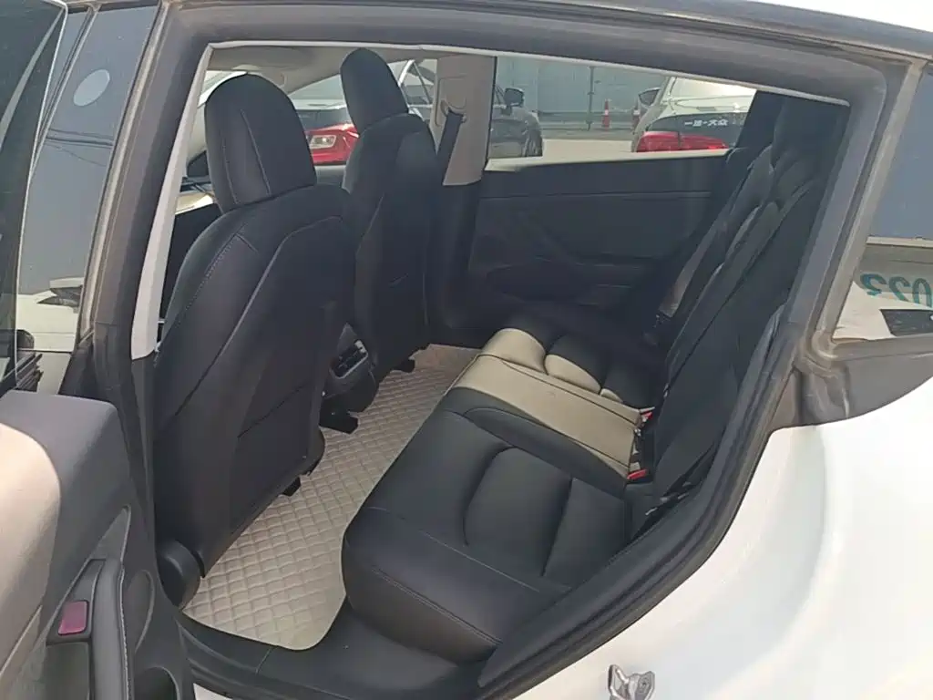 Tesla Model 3 — миниатюра 17