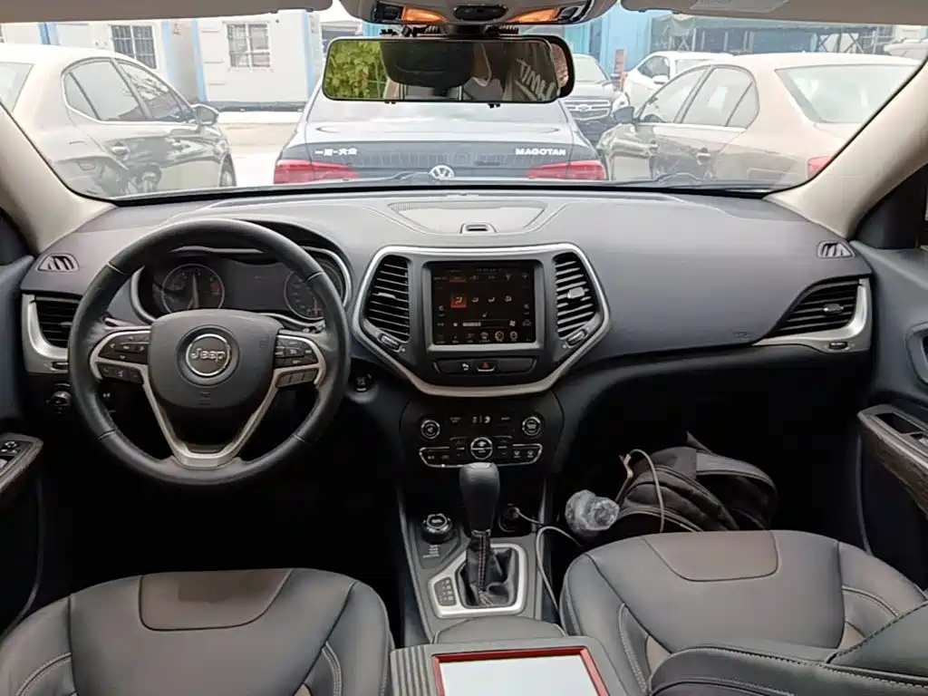 Jeep Cherokee — миниатюра 10