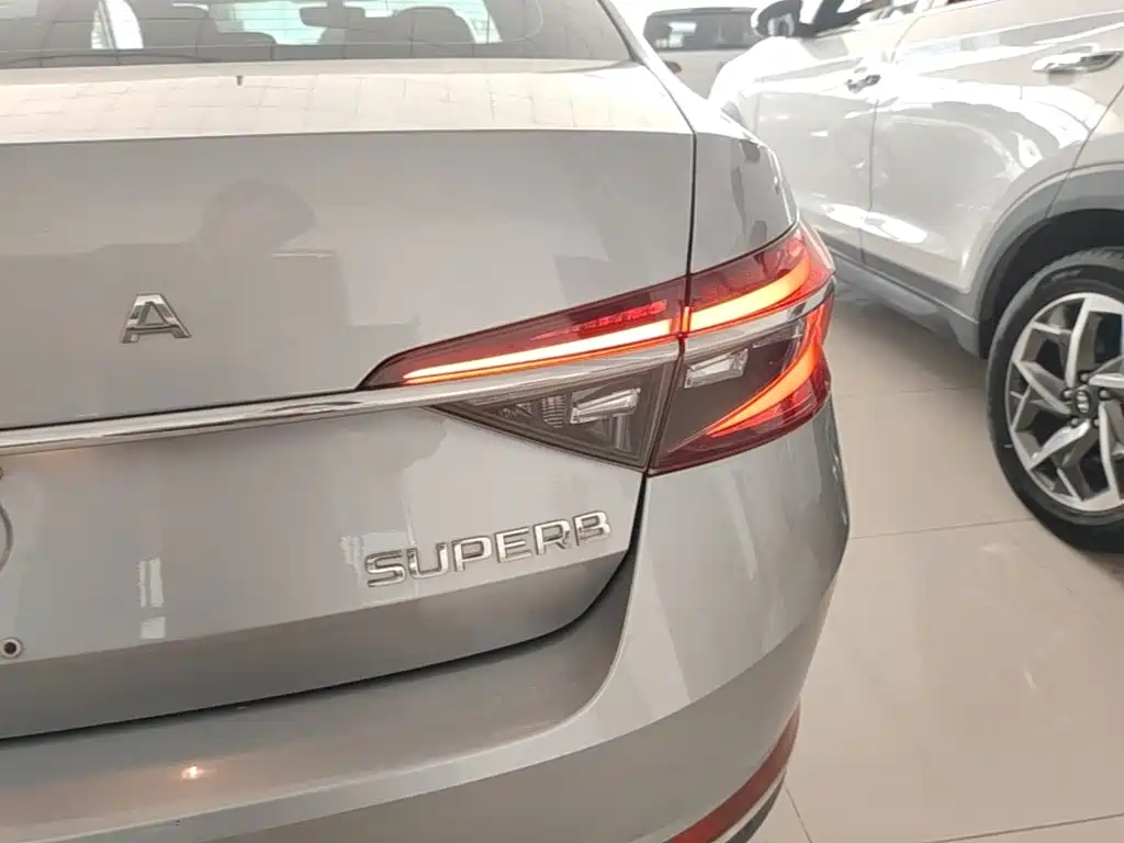 Skoda Superb — миниатюра 8