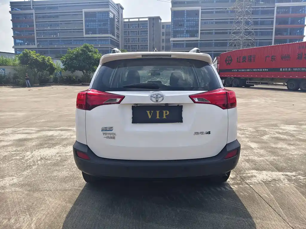 Toyota RAV4 — миниатюра 5