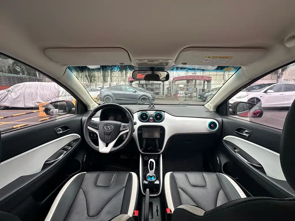 JAC JAC iEV — миниатюра 16