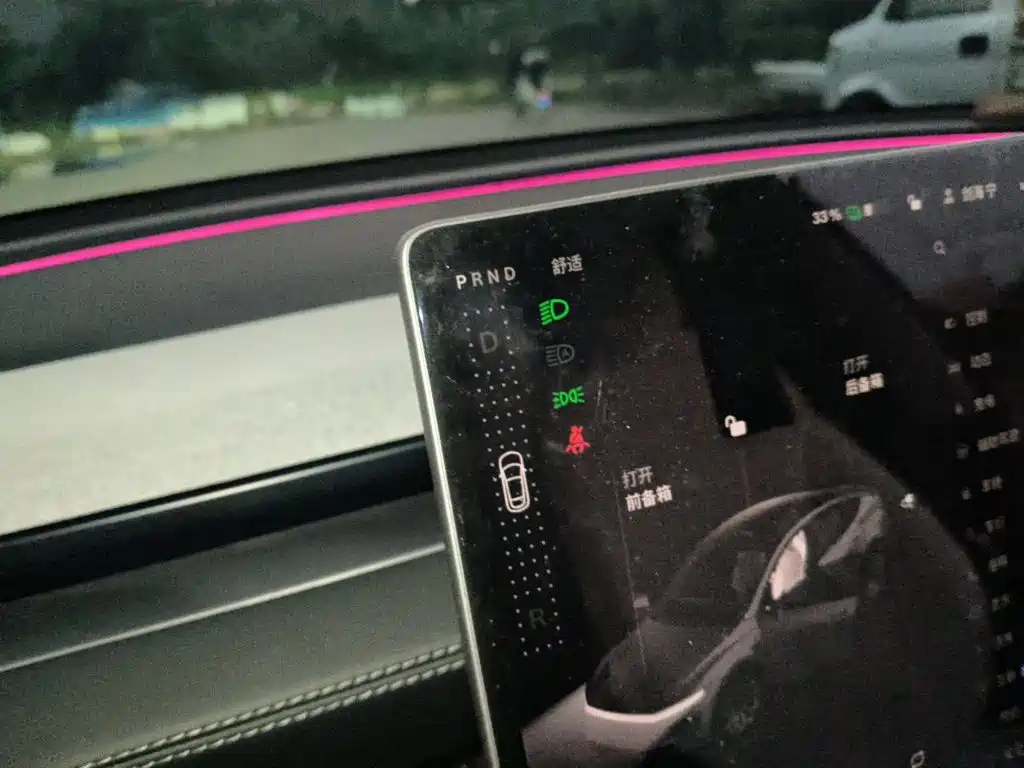 Tesla Model Y — миниатюра 7