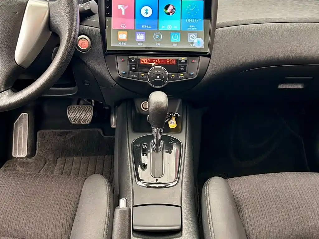 Nissan Tiida — миниатюра 9