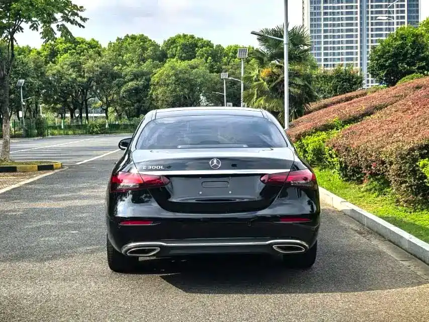 Mercedes-Benz E-Class — миниатюра 6