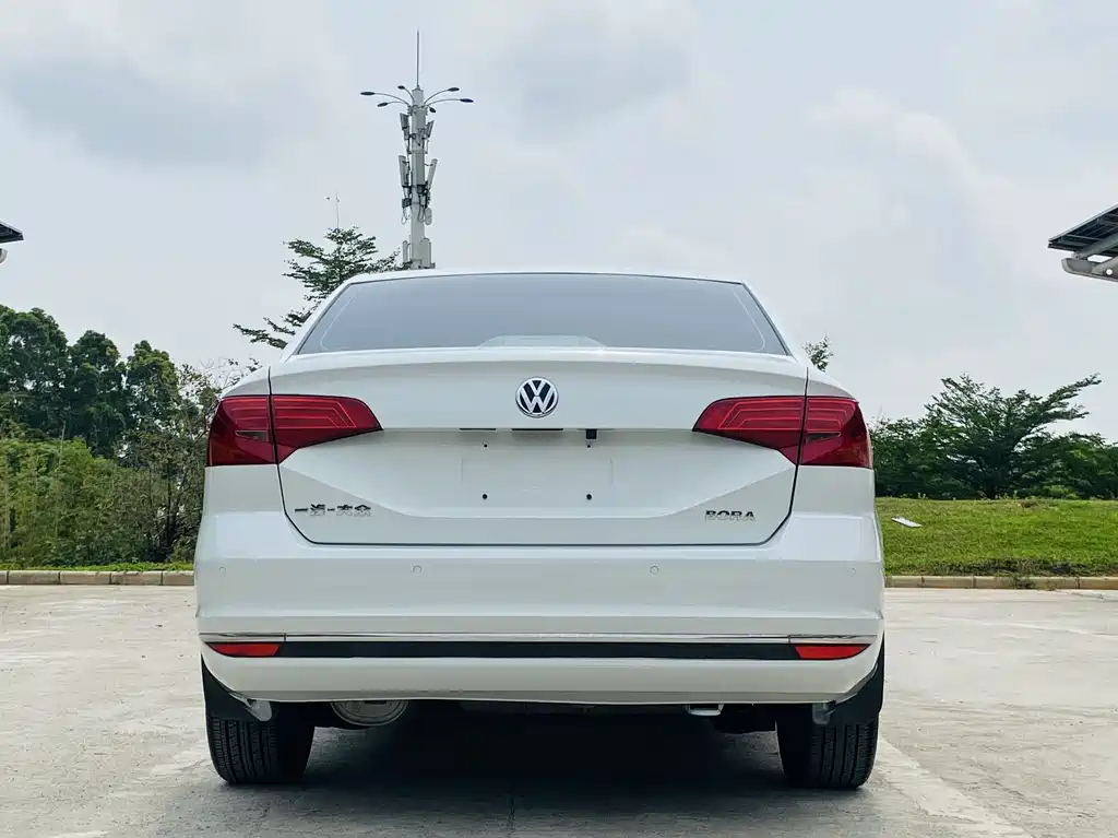 Volkswagen Bora 2016 1.6L AT Comfort