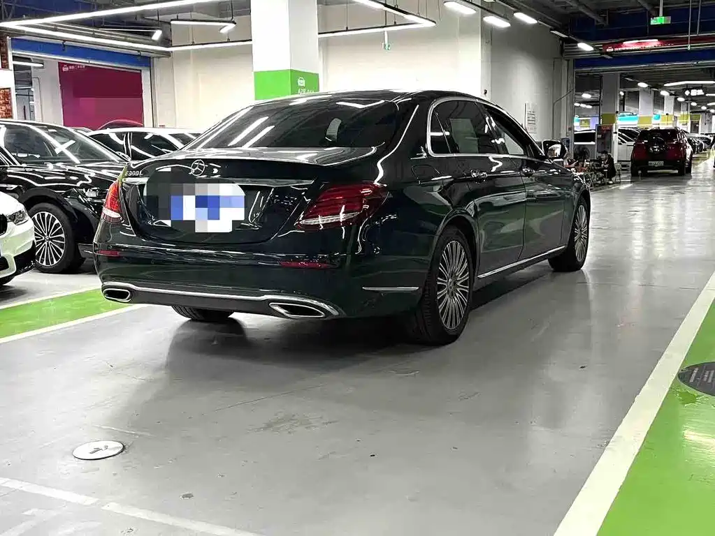 Mercedes-Benz E-Class — миниатюра 7