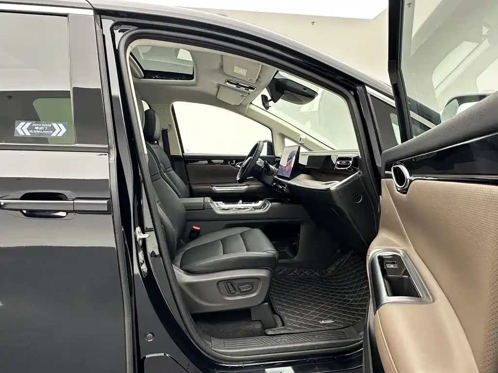 GAC Motor Trumpchi E8 PHEV — миниатюра 24