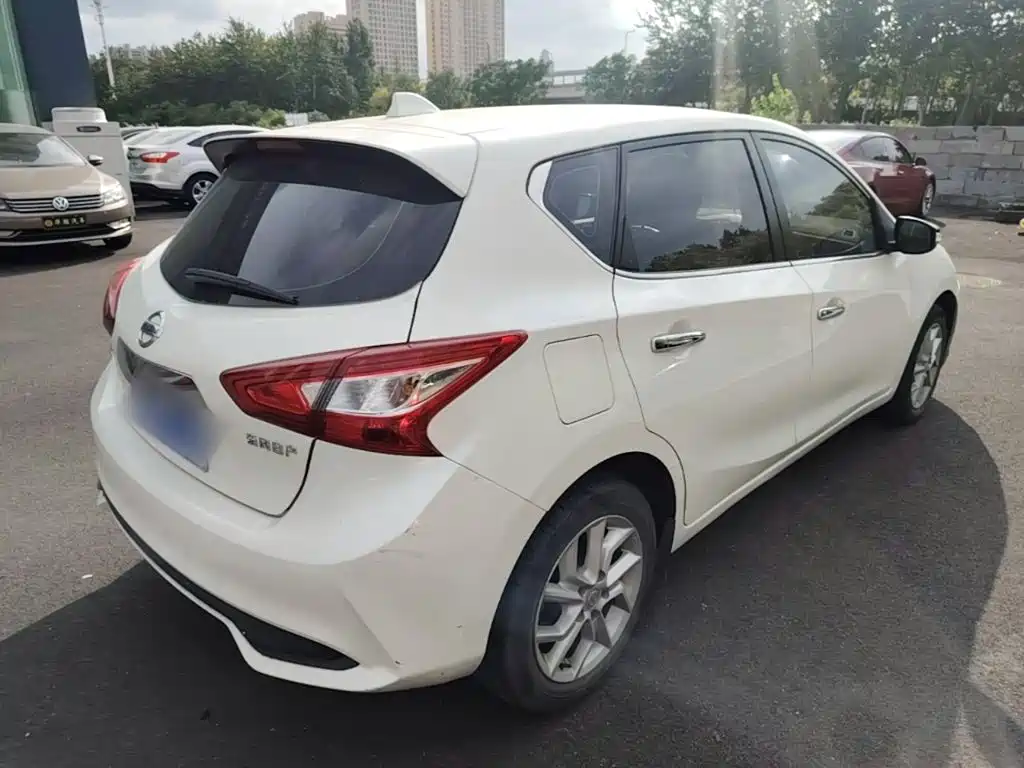 Nissan Tiida — миниатюра 7